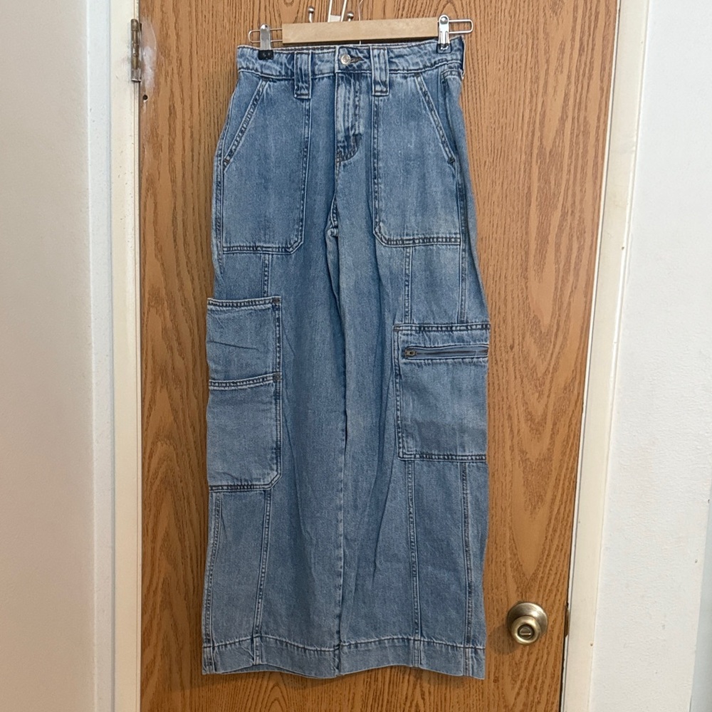Wild Fable High Rise Blue Denim Cargo Pants Jeans Zipper Pockets Wide Leg Size 2